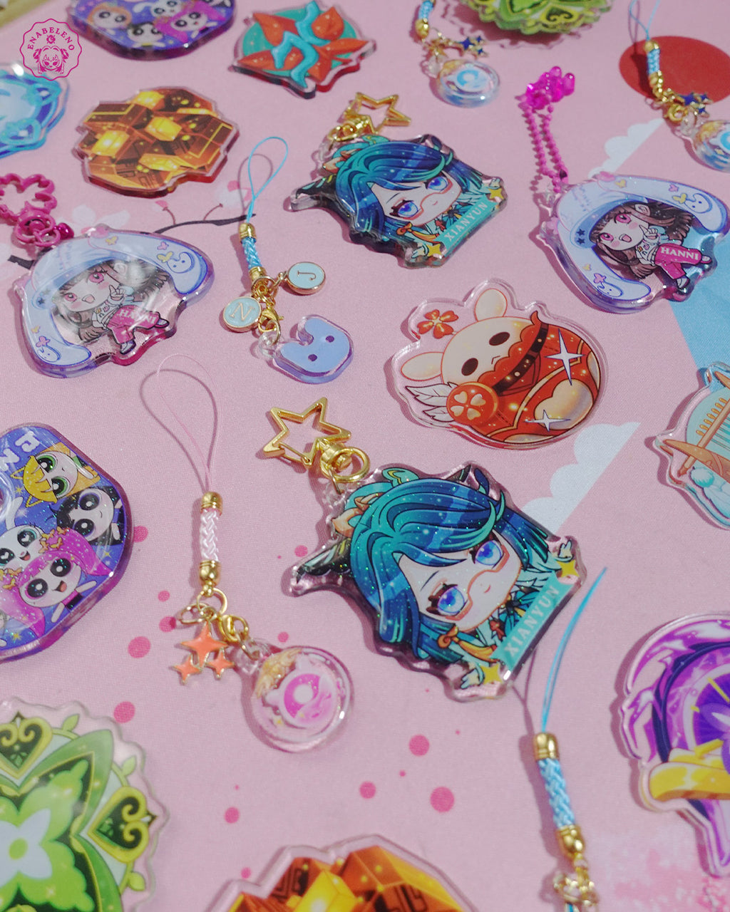 Cute keychains inspired by Genshin Impact characters in chibi style drawing. Best glitter keychains gift for Travelers and Hoyoverse fans.